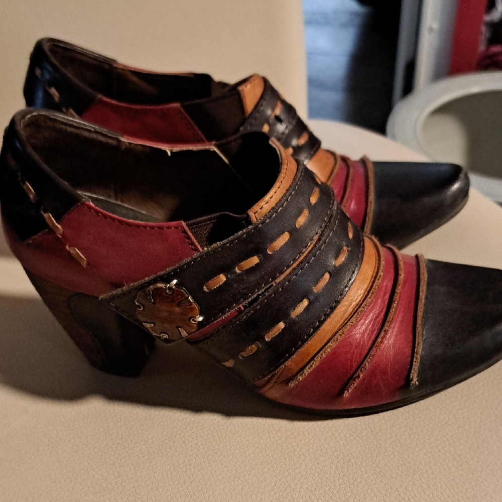 L'ATISTE Red, Brown, and Black Heels